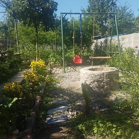 Guest House Luka Батумі Екстер'єр фото