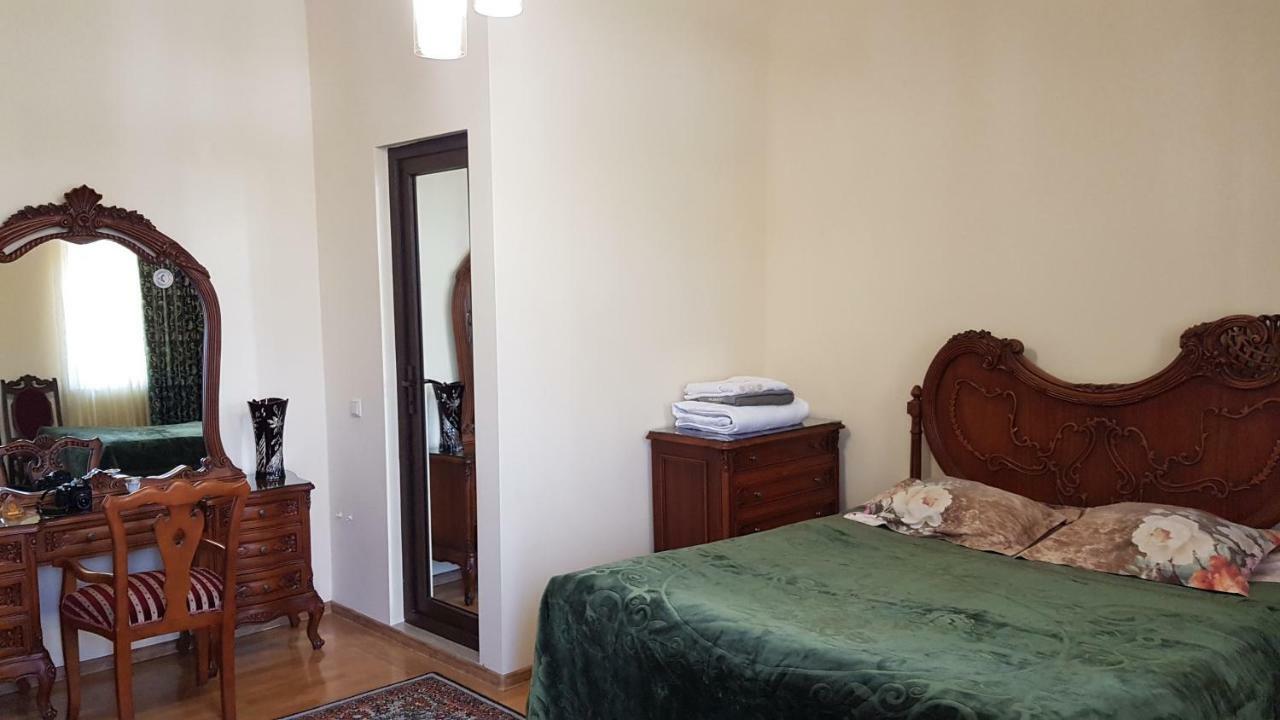 Guest House Luka Батумі Екстер'єр фото