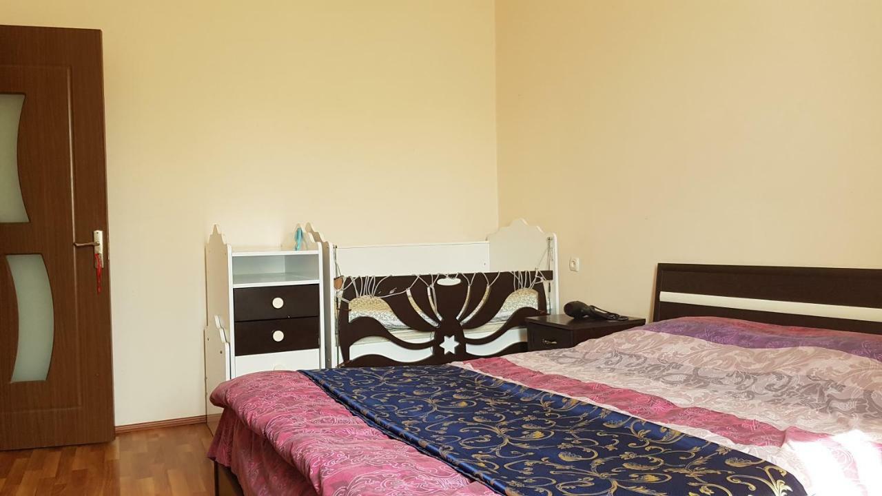 Guest House Luka Батумі Екстер'єр фото
