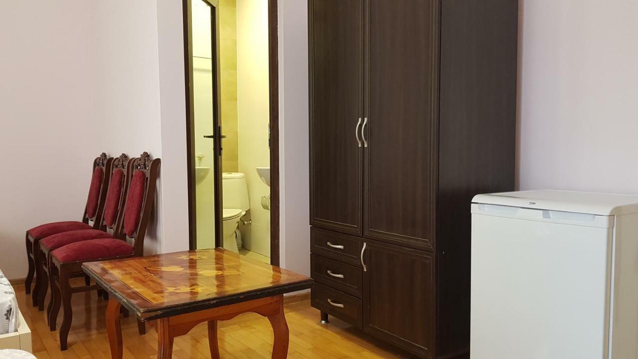 Guest House Luka Батумі Екстер'єр фото