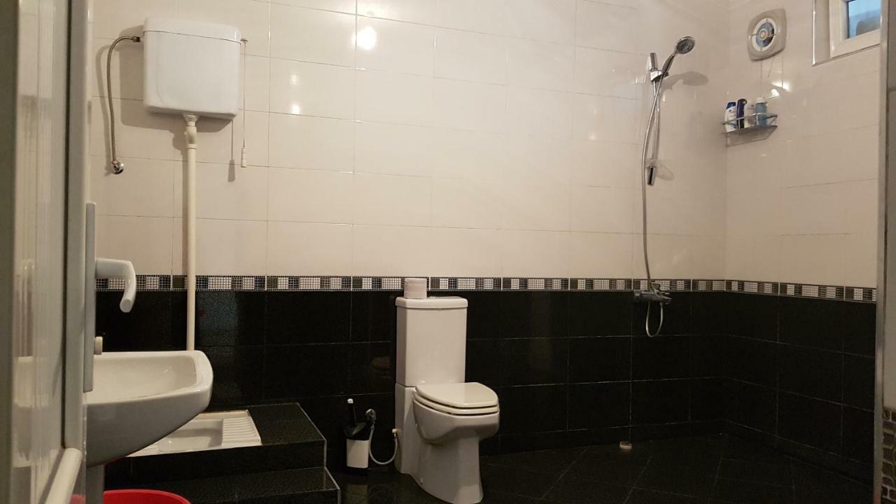 Guest House Luka Батумі Екстер'єр фото
